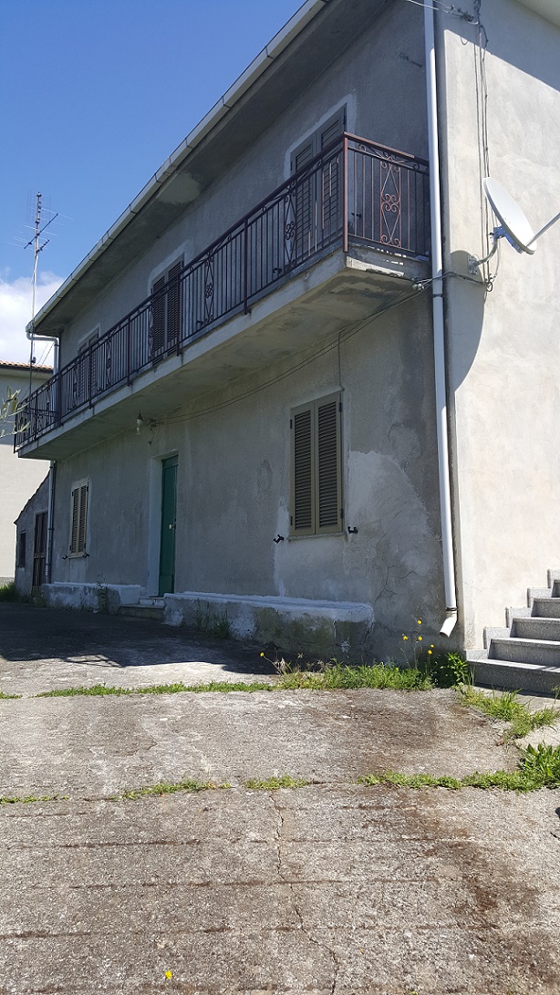 Продажа двухэтаэжного дома в Италии, город Cetraro